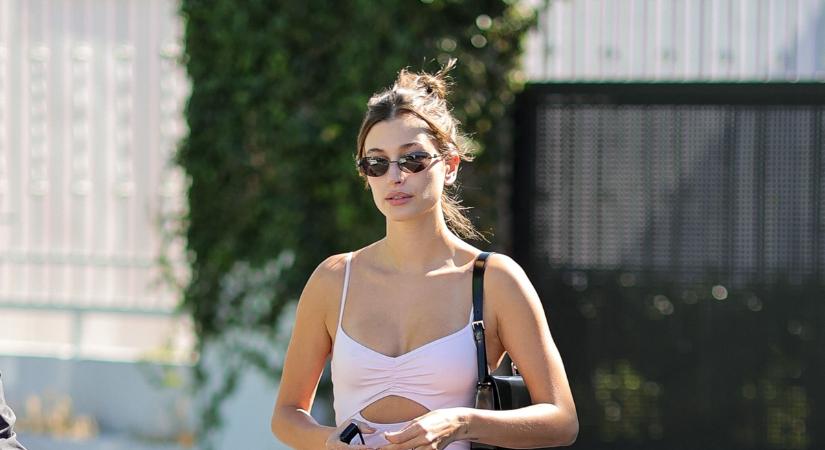 Hailey Bieber fehérneműben villantotta meg elképesztő alakját