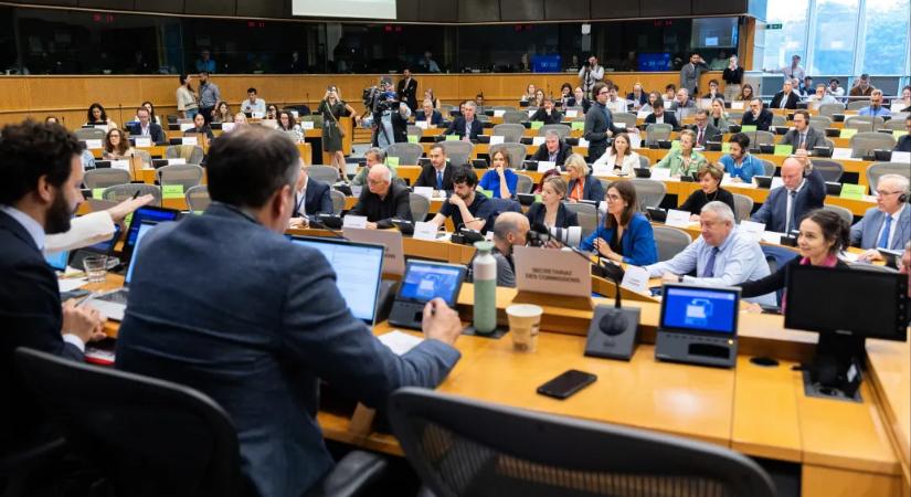 Sikerrel vette az első akadályt az EU és az USA vámalkuja az Európai Parlamentben