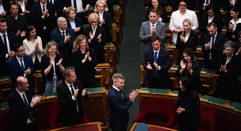 Újabb törvényjavaslatok: betiltják a gyűlöletkeltő plakátokat, megszüntetik a Szuverenitásvédelmi Hivatalt, rendezik az államosított józsefvárosi lakások ügyét