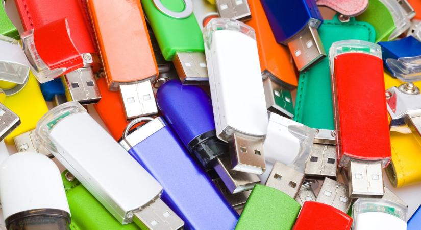 Miért veszítik el a fiókban hagyott pendrive-ok az emlékeinket, és hogyan védekezhetünk ellene?