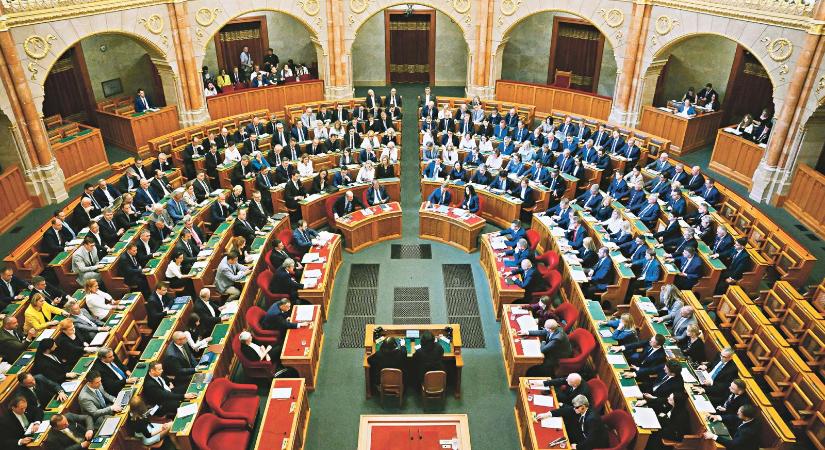 A bulinak vége, nem szórhatják többé csak úgy a pénzt az eddig évi kilencmilliárd forintba kerülő parlamenti képviselők