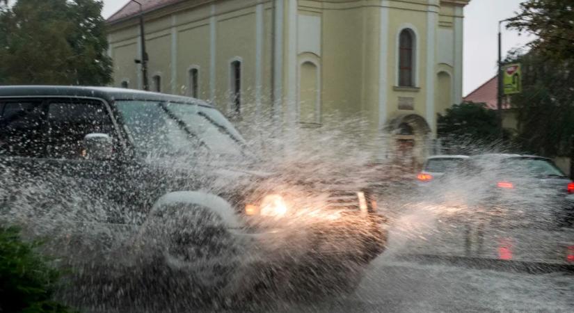 Erősebb szél, sok csapadék és apró jég – egy hidegfront miatt lesz zivataros a szerda