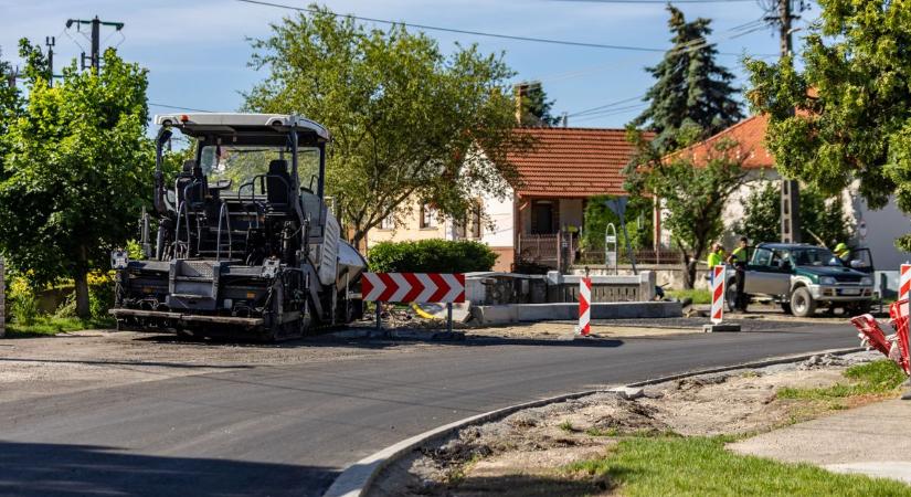 Leszámol a kátyúkkal a Közút, finisben a nagy útfelújítás