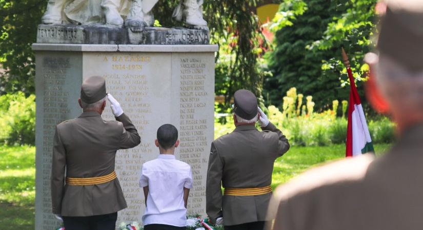 A hősökre előtt hajtottak fejet Nagyatádon