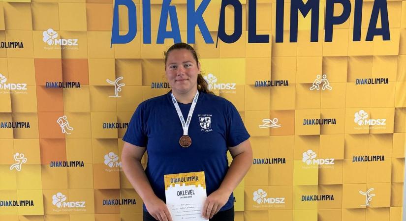 Kiváló atlétákat nevel a csornai Hunyadi-technikum, Babos tanár úr emlékének ajánlják a sikereket