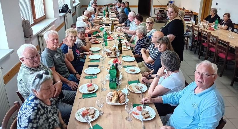 Kertész, szőlész két jó barát: Szlovéniában már otthon érzik magukat az egerszegiek
