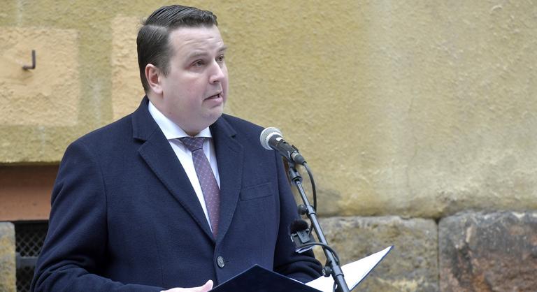 Az ügyészség nagyszabású akciójában fideszes politikusokat is előállítottak
