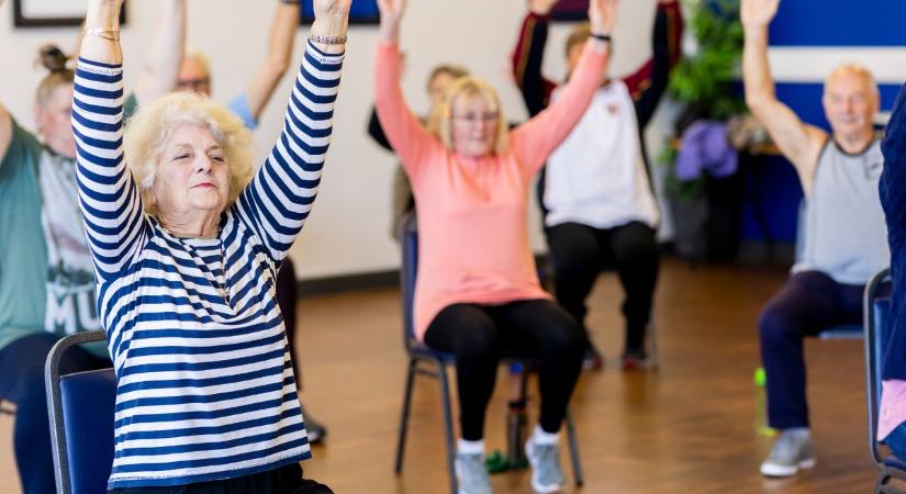 Mozgás 60 felett: 5 könnyű core gyakorlat, ami a csontoknak is jót tesz