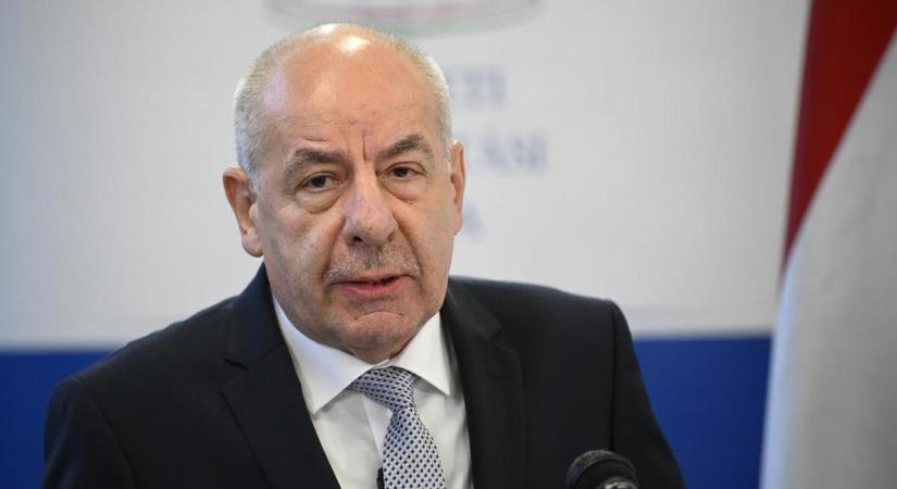 Novák Katalin neve eltűnt: cenzúrázhatta a Sándor-palota Sulyok Tamás interjúját