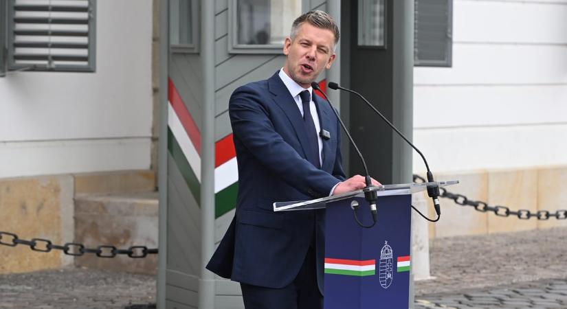 Magyar Péter: Orbán kézi vezérléssel irányította a bűnüldöző és a titkosszolgálati szervek munkáját