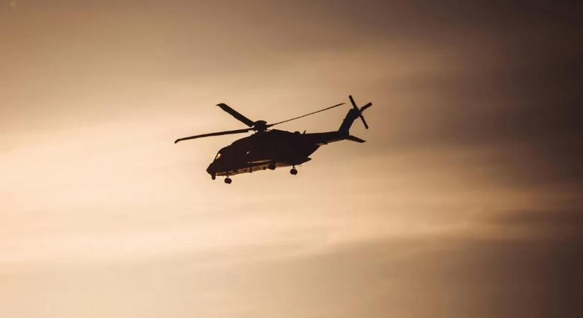 Helikopter zuhant egy mezőre – rendőrök és mentők lepték el a helyszínt