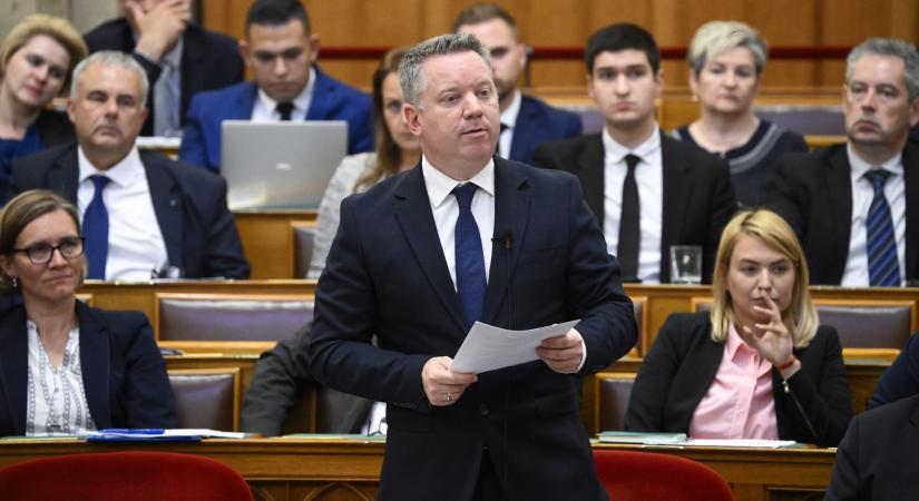 Rendkívüli döntés a Belügyminisztériumban: egymás után váltják le a biztonsági szervek csúcsvezetőit