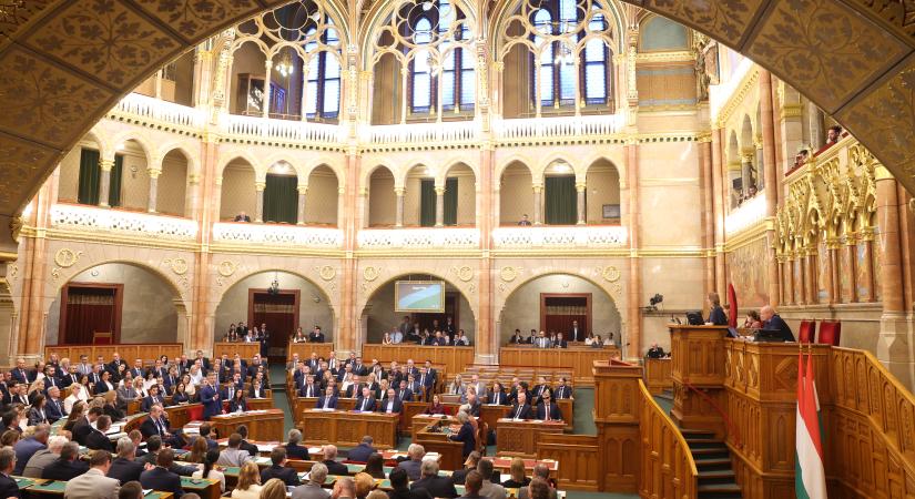 Fizikus, színész és mesterségesintelligencia-kutató is van az új államtitkárok között, de arabul, héberül és görögül is tudnak a tiszások