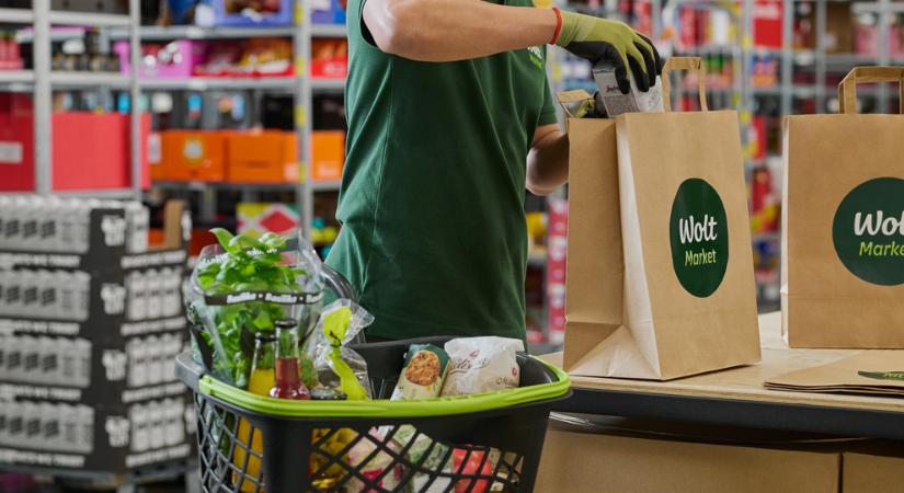 Így működik belülről egy Wolt Market: percek alatt összeáll a komplett bevásárlás – VIDEÓ