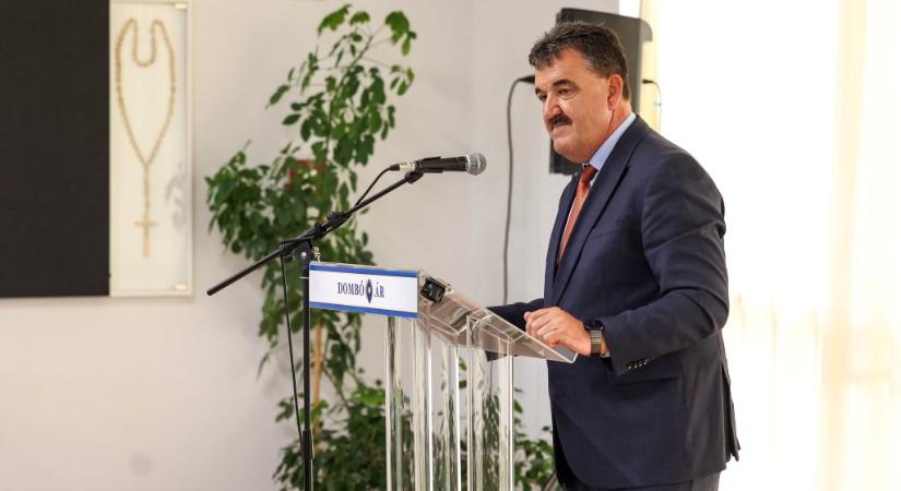 Dombóvár fideszes polgármestere: Nem az a baj, hogy csökken a fizetése a polgármestereknek