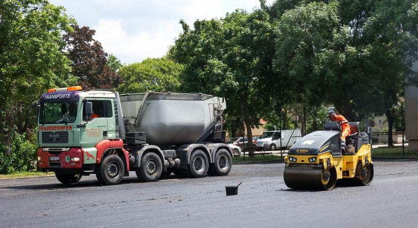 Aláírták a szerződést, kezdődhet a szekszárdi családoknak szóló fejlesztés (videóval)