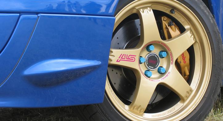 Tévedés miatt lett a legendás Subaru raliautók kereke arany színű