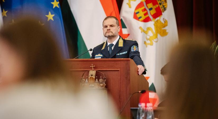 Felmentette a budapesti rendőr-főkapitányt a belügyminiszter