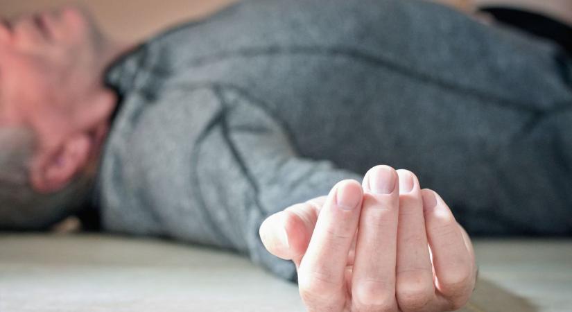 Rengeteg gyógyszert vett be és még ivott is rá, ez történt az öreglaki férfival
