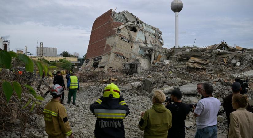 “Mindannyian bíztunk a felépülésében” – meghalt a székesfehérvári házomlás áldozata, a férfira rokonai szeme láttára dőlt rá egy bontás alatt álló épület