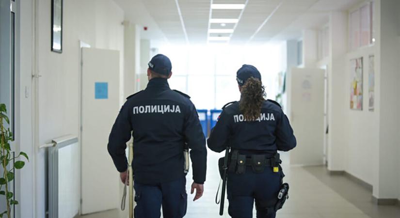 Bombariadó miatt evakuáltak számos iskolát, a rendőrség és az ügyészség is vizsgálódik