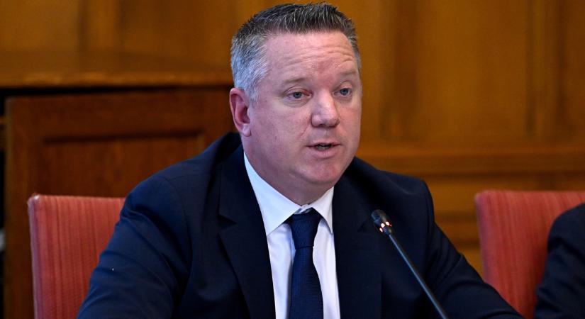 Leváltotta a belügyminiszter a katasztrófavédelem, a büntetés-végrehajtás és a BRFK vezetőjét is