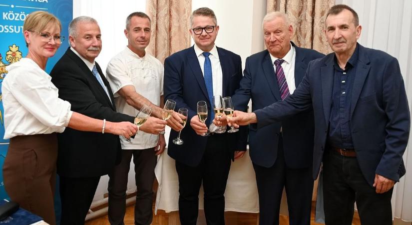 Bádogszelencével rejtették a falba a különleges dokumentumot, ami fontos üzenetet közvetít a jövőnek