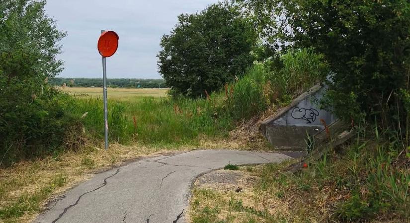 Továbbra is veszélyes az alagutaknál lévő kanyar, válaszra várnak a lakosok
