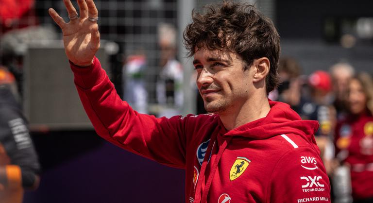 A történet folytatódik: Leclerc hosszabbított a Ferrarival