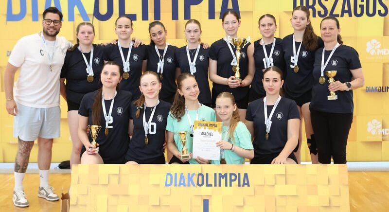 Diákolimpiai aranyat ünnepelhet a Nagyboldogasszony Gimnázium