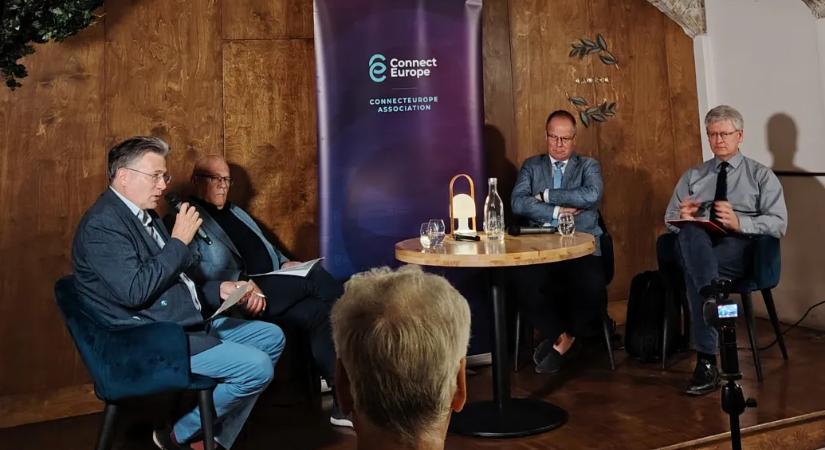 „Mi nem teljesítettük” – ismerte el Navracsics egy vagyonnyilatkozati elvárásról az EU-pénzekért