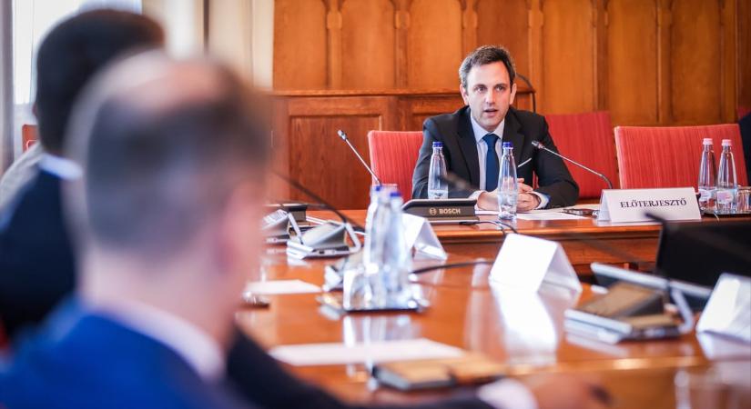 Baromfiudvarba szabadult rókák és ELTE–Pázmány-csata az igazságügyi bizottság ülésén