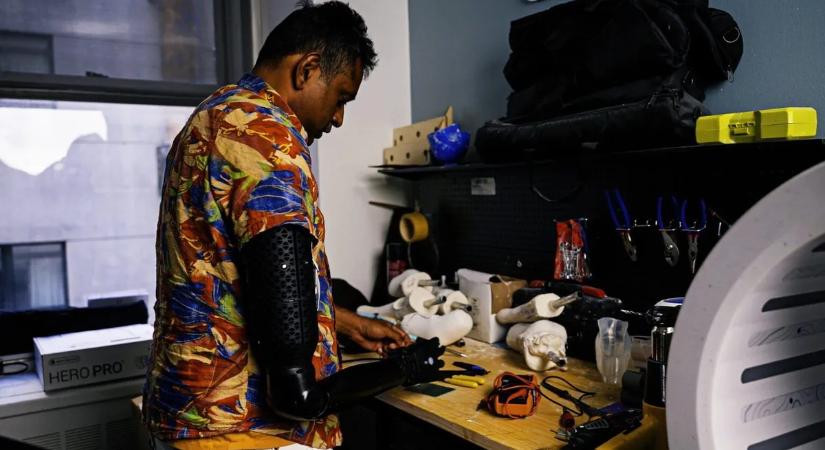 Robotkart kapott a férfi, olyasmire képes vele, amire korábban soha senki