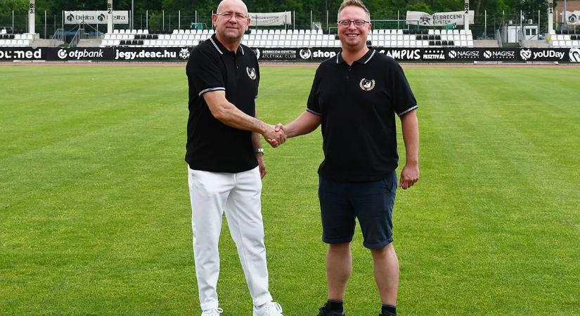 Kondás Elemér ismét leül az NB III-as DEAC kispadjára – hivatalos