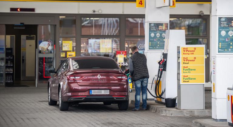 Elindult a visszaszámlálás, Magyar Péternek döntenie kell a benzinkutak sorsáról