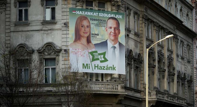 Az óriásplakátoknak őszre el kellene tűnniük a házfalakról a Tisza törvényjavaslata szerint