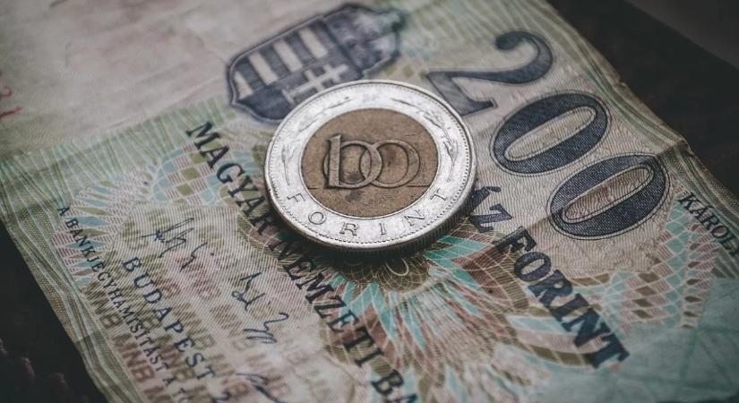 Erőre kapott a forint, ismét a lélektani határ közelében van