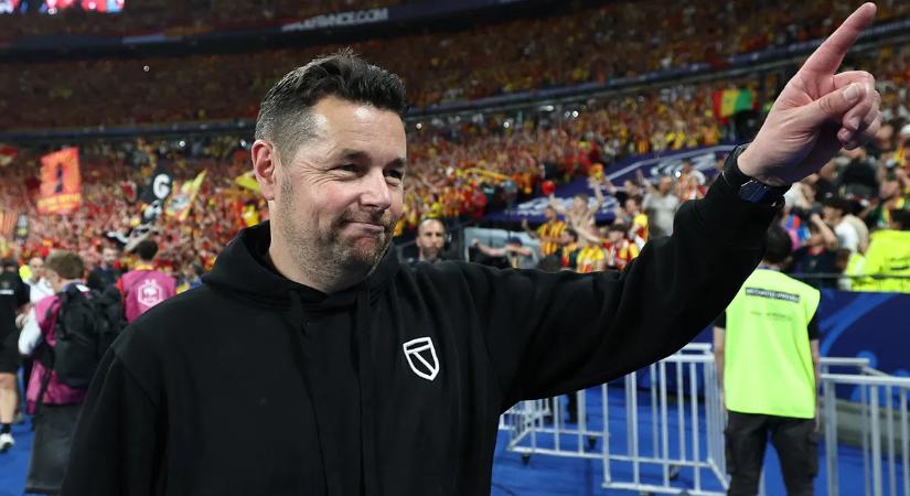 Az angol Premier League-be tart a francia sikeredző
