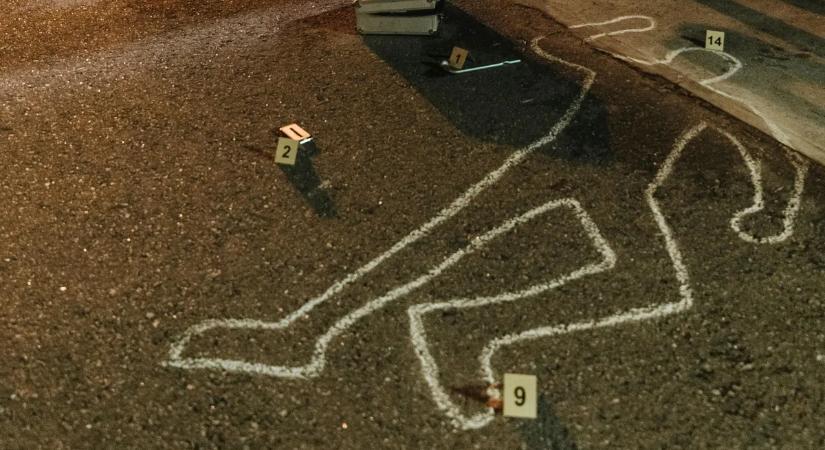 Kutyás pulóvert viselő férfi holttestére bukkantak Nyírbátorban