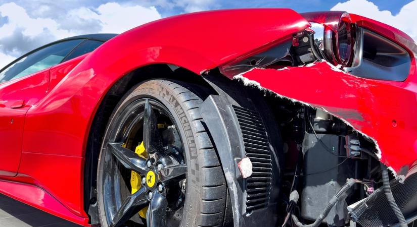 Direkt kitörő kereket tervezett a Ferrari