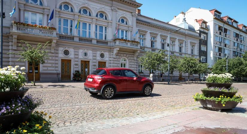 Rendkívüli döntést hozott a városvezetés: így változott a közlekedési rend Szolnokon, ezt minden autósnak tudnia kell!