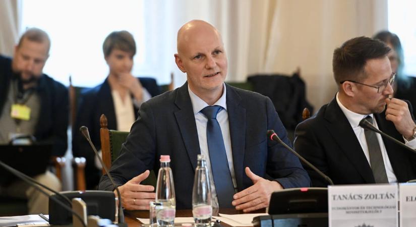 Tanács Zoltán megindokolta, miért váltották le a digitális fejlesztésekért felelős állami társaságok vezetőit