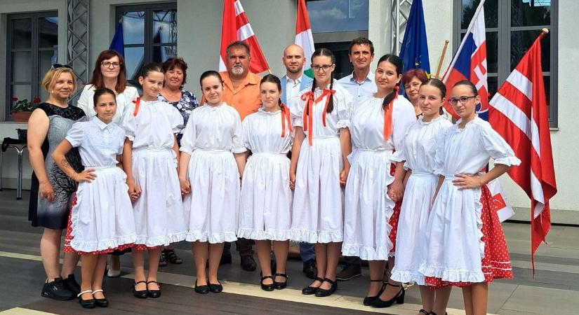Nemzetközi siker – a zalai iskola népdalstúdiója Szlovákiában mutatta be tudását