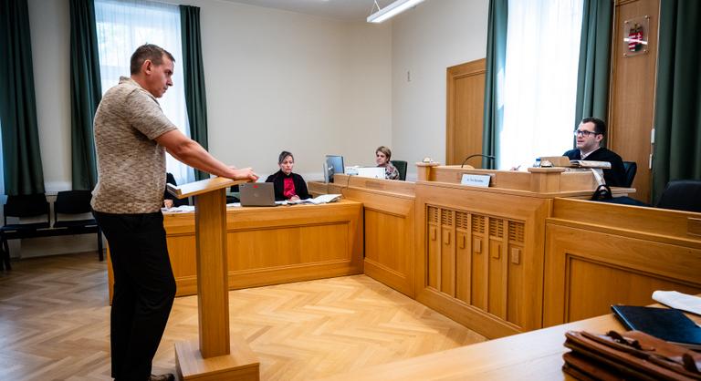 Molnár Gusztáv elismerte, megütötte a kisfiát, de szerinte több dolgot is rosszul tud az ügyészség