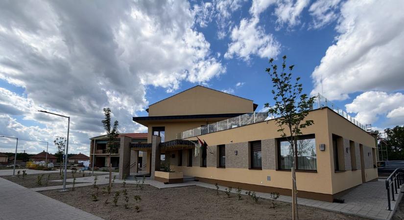 807 millióból épült meg Mórahalom új büszkesége, az idősek és családjaik is fellélegezhetnek