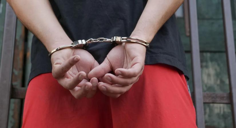 Sokkoló rendőrgyilkosság: saját apját ölte meg a 22 éves férfi