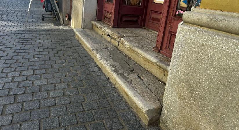 Hogy mennyi? Itt a húzós árcédula, ennyibe kerülne 16 egri lépcsőfok felújítása – dilemma előtt az önkormányzat