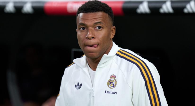 Kylian Mbappé pofára esett, a vb előtt rabolták el barátnője szívét