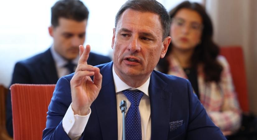 Tuzson Bence lapunknak beszélt a külügyes kirúgásokról! Mire számítottak, akik a Tiszára szavaztak?