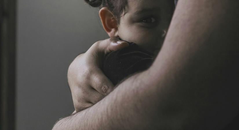 Horrorházból mentettek ki hét gyereket Nyíregyházán, a szülők őrizetben